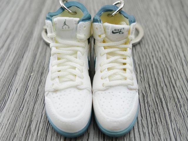 Mini sneaker keychain 3D Air Jordan 1 - White/ Deep Grey HQ