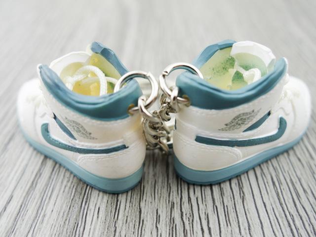 Mini sneaker keychain 3D Air Jordan 1 - White/ Deep Grey HQ