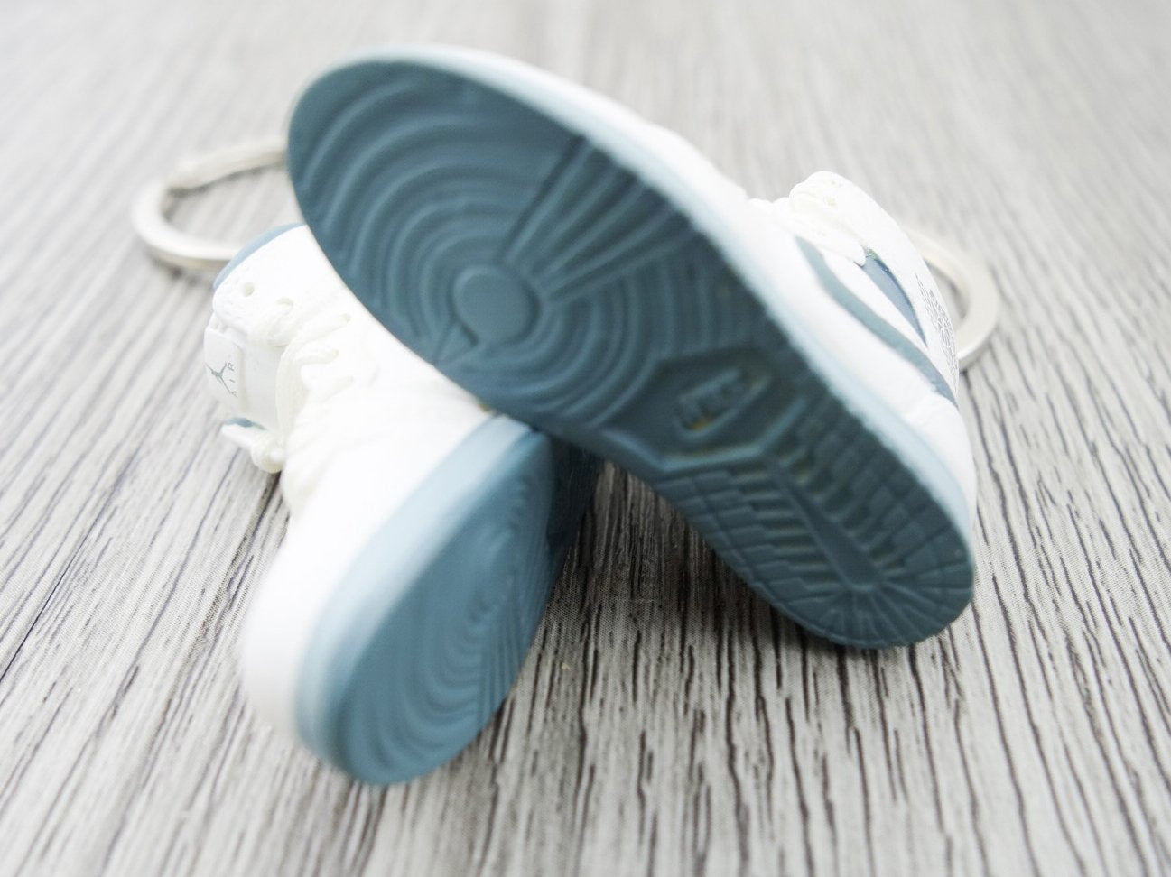 Mini sneaker keychain 3D Air Jordan 1 - White/ Deep Grey HQ
