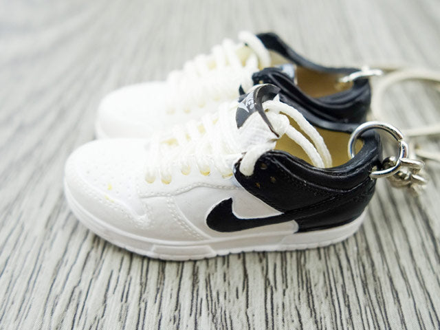 Mini sneaker keychain 3D SB Dunk - Black and White