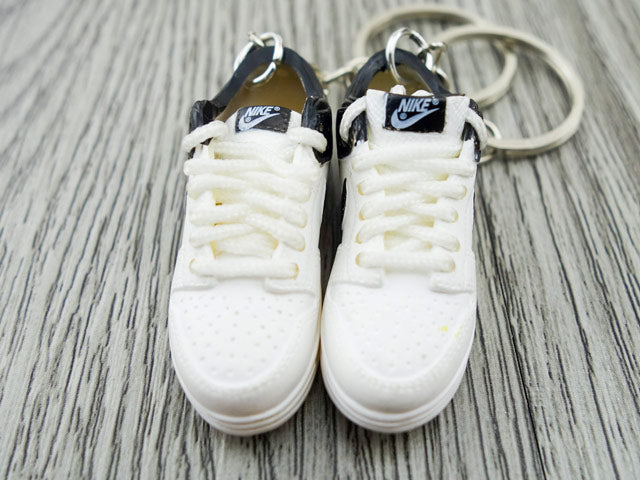 Mini sneaker keychain 3D SB Dunk - Black and White