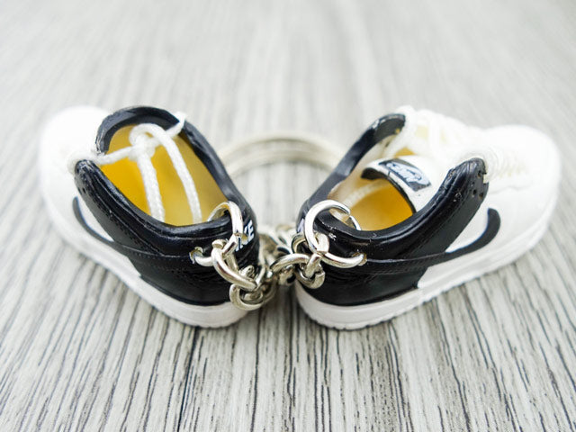 Mini sneaker keychain 3D SB Dunk - Black and White
