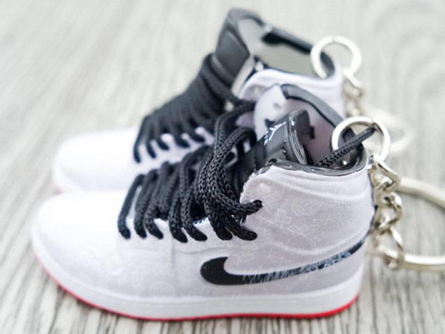 Mini sneaker keychain 3D Air Jordan 1 x CLOT HQ