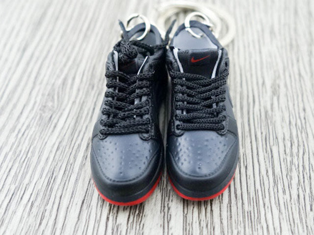 Mini sneaker keychain 3D SB Dunk Low Black Pigeon