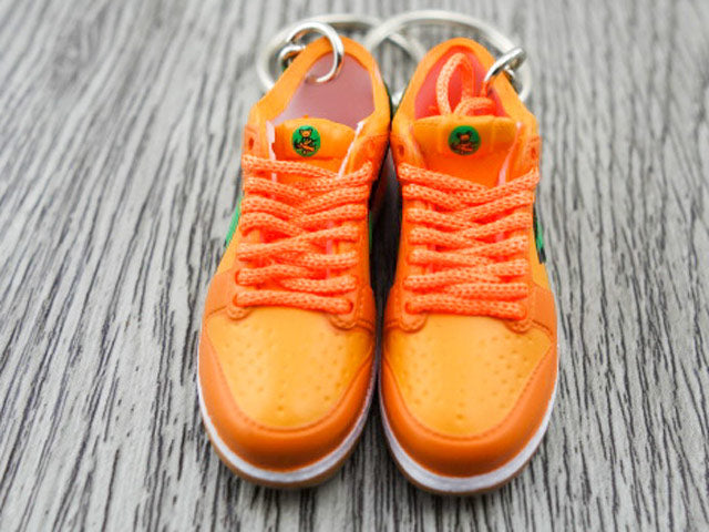 Mini sneaker keychain 3D Dunk SB low Grateful Dead Orange
