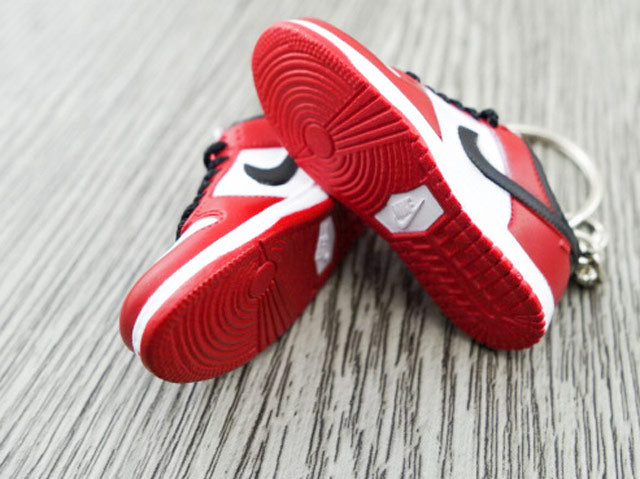 Mini sneaker keychain 3D Dunk SB low Chicago