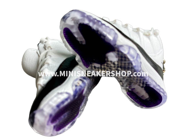 Mini 3D sneaker keychains  AJ 11 OG White/Black-Dark Concord