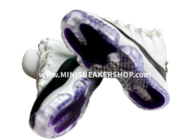 Mini 3D sneaker keychains AJ 11 OG White/Black-Dark Concord
