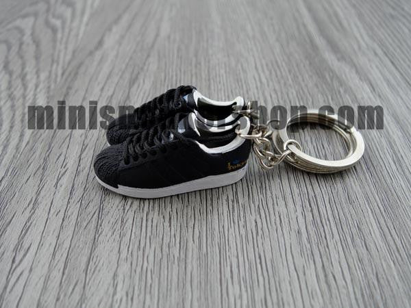 mini 3D sneaker keychains Superstar 2 Tokyo 35th (2005)