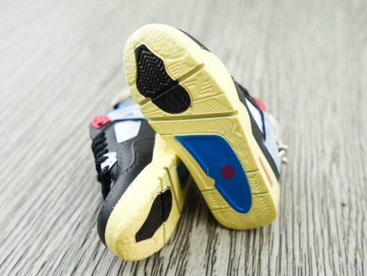 Mini sneaker keychain 3D AJ 4 Union - Off Noir