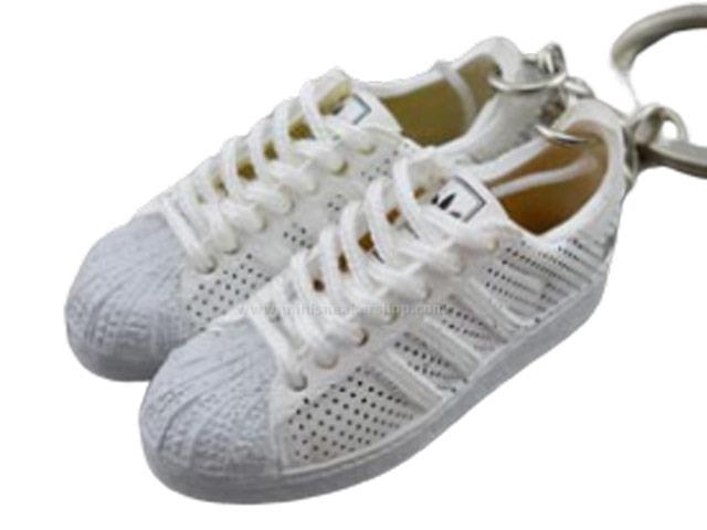 mini 3D sneaker keychains Superstar white weaves (2005)