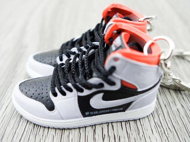 Mini sneaker keychain 3D Air Jordan 1 - Hyper Crimson HQ