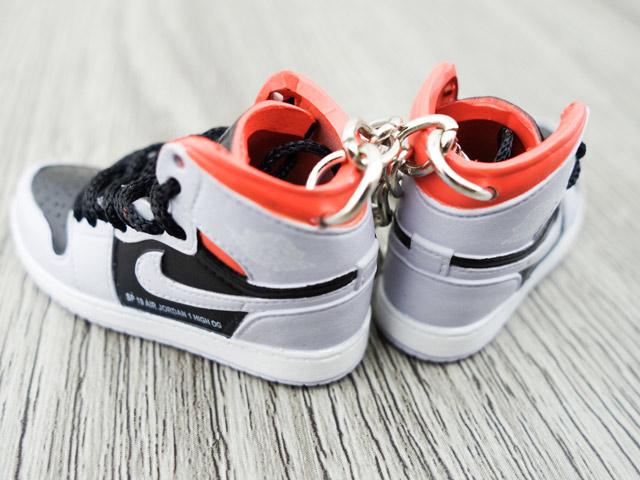 Mini sneaker keychain 3D Air Jordan 1 - Hyper Crimson HQ