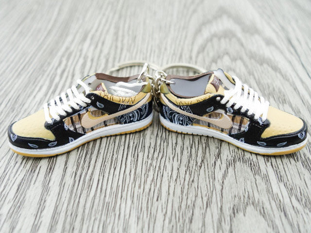 Mini sneaker keychain 3D Dunk SB low X Travis Scott HQ
