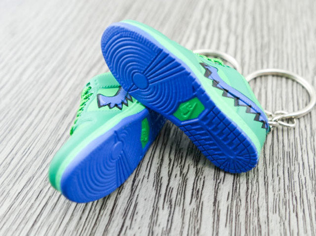 Mini sneaker keychain 3D Dunk SB low Grateful Dead Green