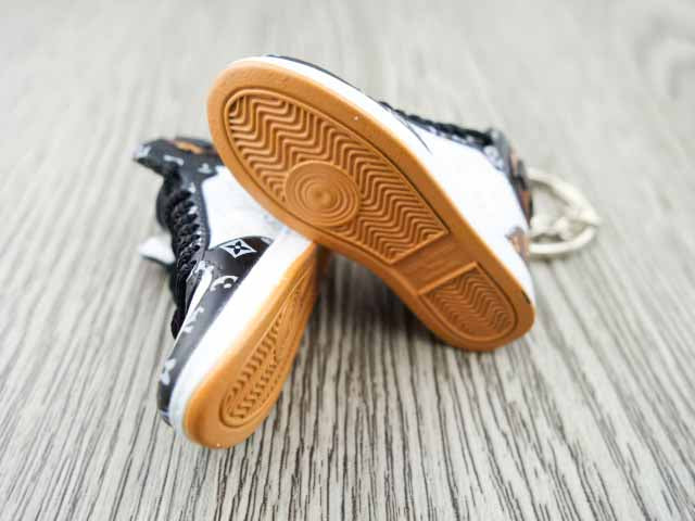 Mini sneaker keychain 3D LV - Brown/White/Black