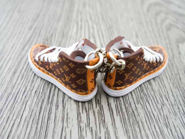 Mini sneaker keychain 3D LV - BROWN signature