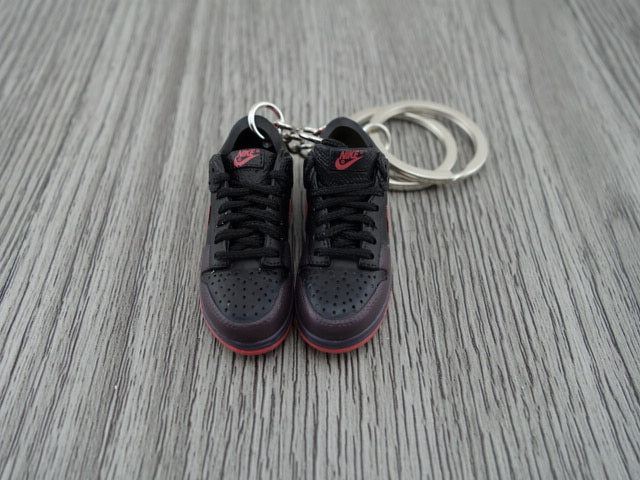 Mini sneaker keychain 3D Dunk lo - Black and Pink
