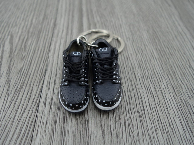 Mini sneaker keychain 3D Dunk lo - Black Polka Dots