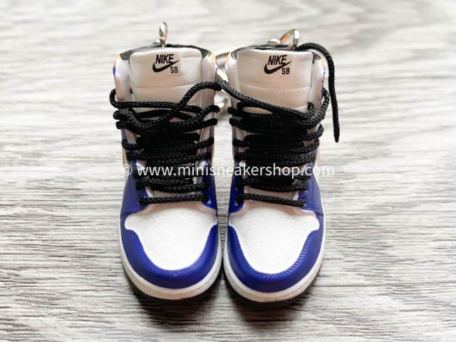 Mini sneaker keychain 3D Air Jordan 1 - LA to Chicago HQ
