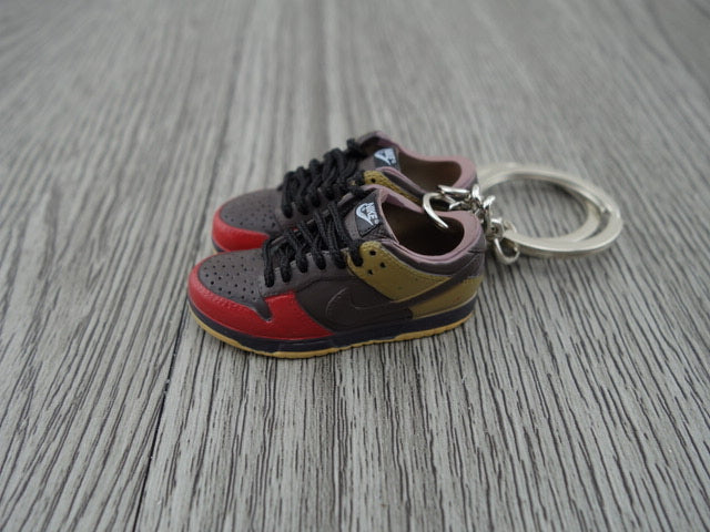 Mini sneaker keychain 3D Dunk Lo - Red Black Olive