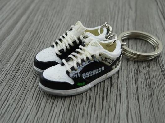mini sneaker keychains Dunk Low- Essense
