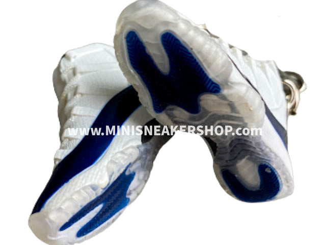 mini 3D sneaker keychains AJ 11 Navy/White