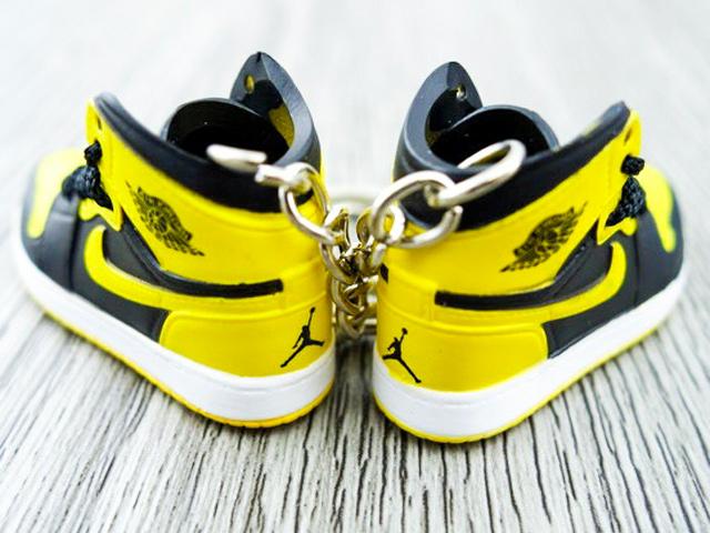 Mini sneaker keychain 3D Air Jordan 1 - Black and Yellow - New Love