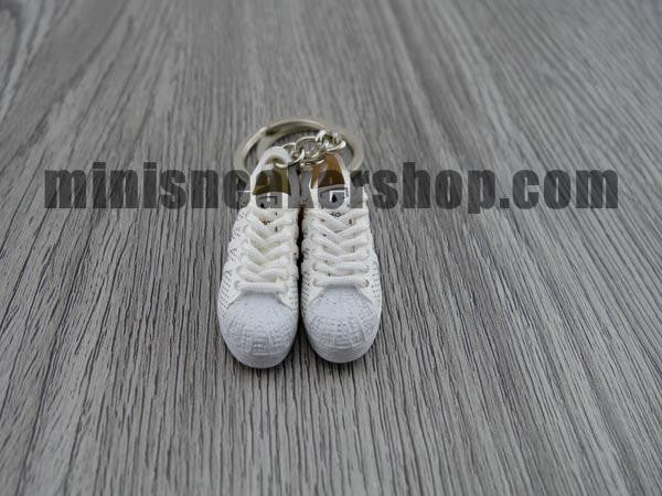 mini 3D sneaker keychains Superstar white weaves (2005)