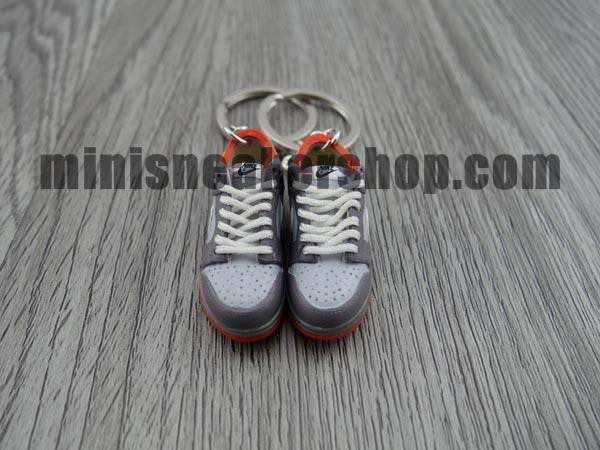 mini sneaker keychains Dunk Low Pro SB- Pigeon (2005)